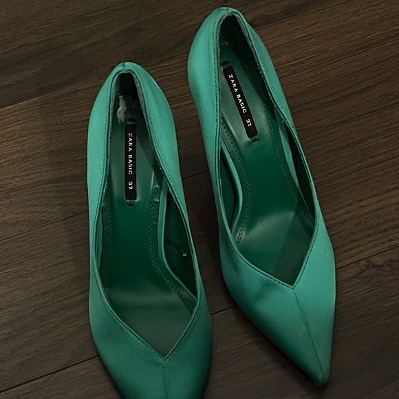 Zara green pointed heels - Picture 2 of 3